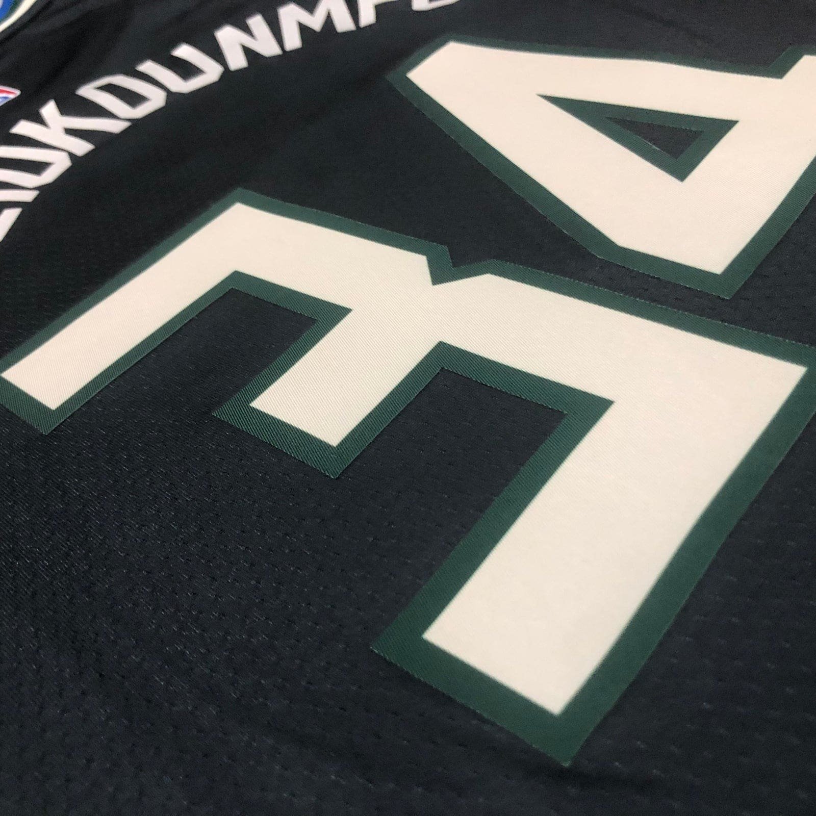 Regata Milwaukee Bucks Statement Edition 22/23 Regata Milwaukee Bucks Statement Edition 22/23