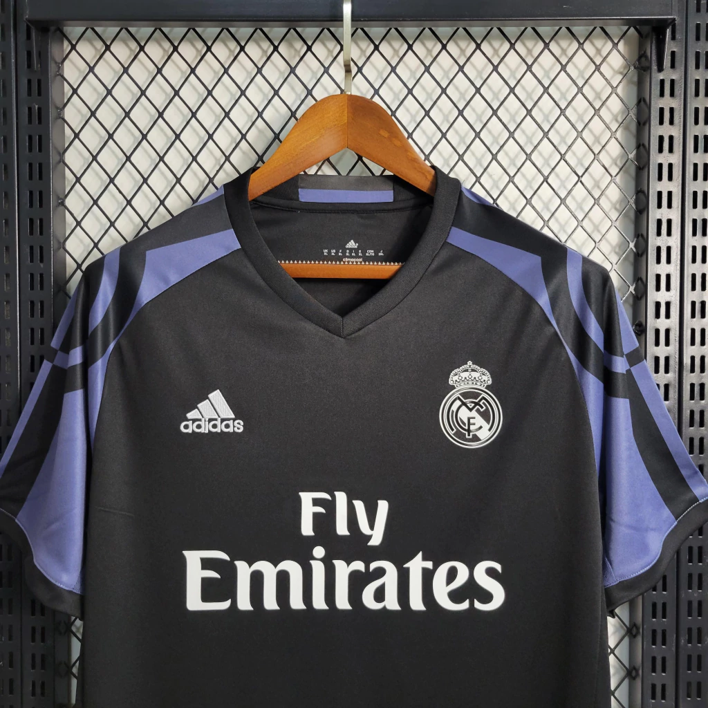 Camisa do Real Madrid Retrô 2016-2017 Camisa do Real Madrid Retrô 2016-2017