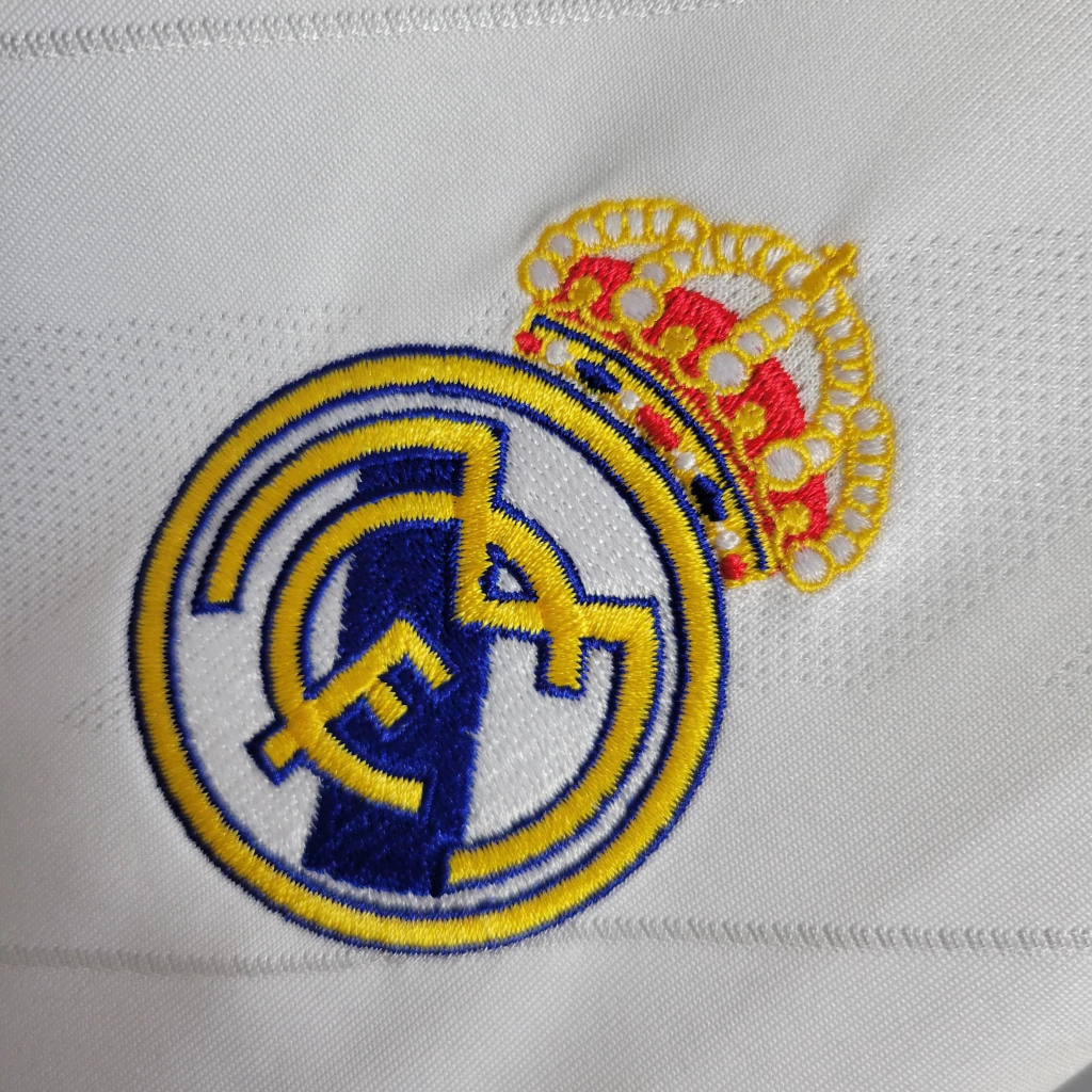 Camisa do Real Madrid Retrô 2017-2018 Camisa do Real Madrid Retrô 2017-2018