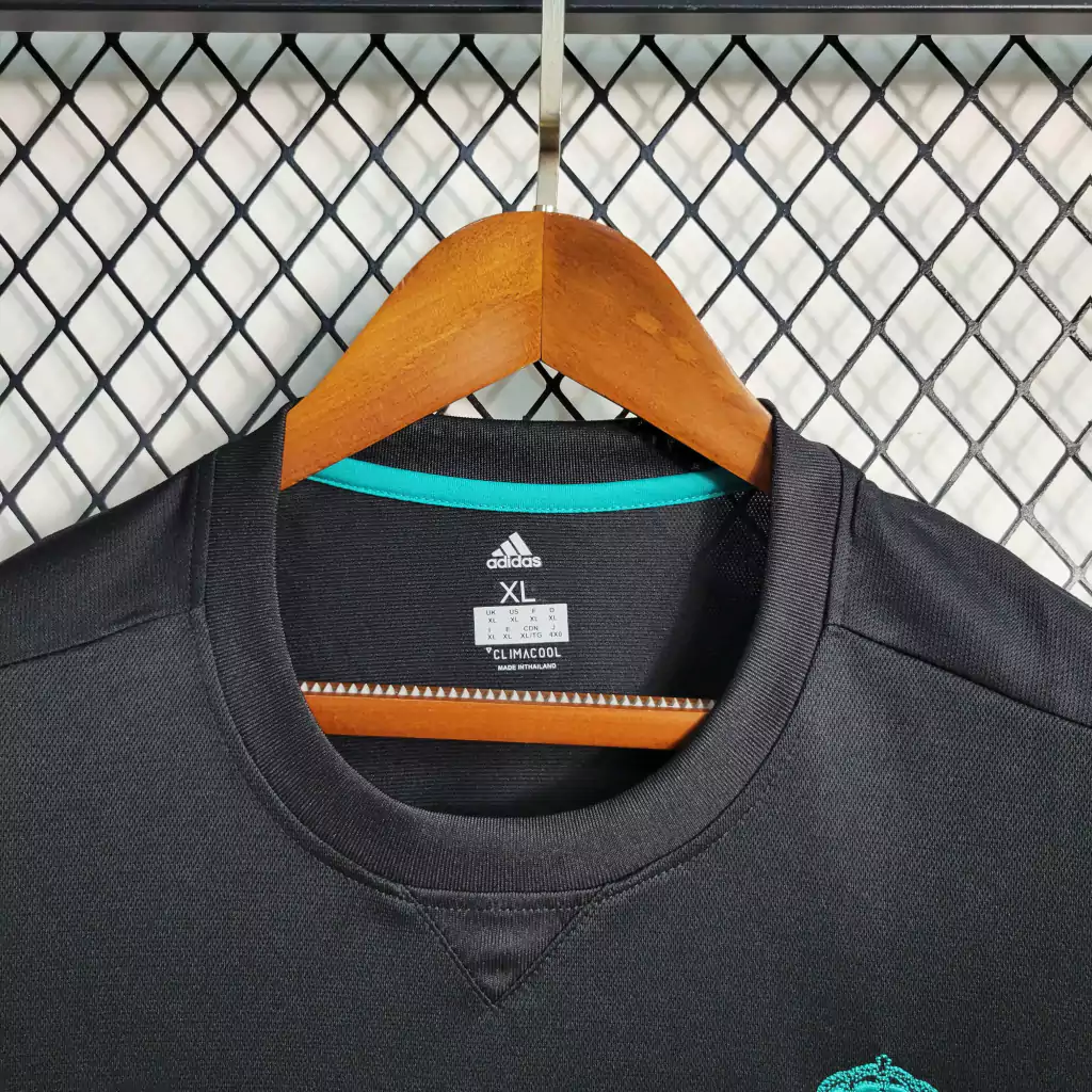 Camisa do Real Madrid Retrô Manga Longa 2017-2018 Camisa do Real Madrid Retrô Manga Longa 2017-2018
