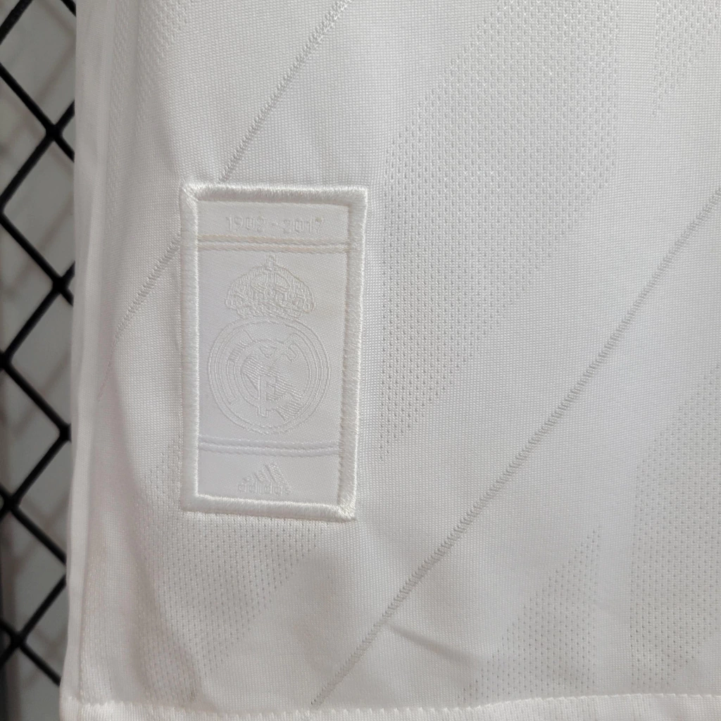 Camisa do Real Madrid Retrô 2017-2018 Camisa do Real Madrid Retrô 2017-2018