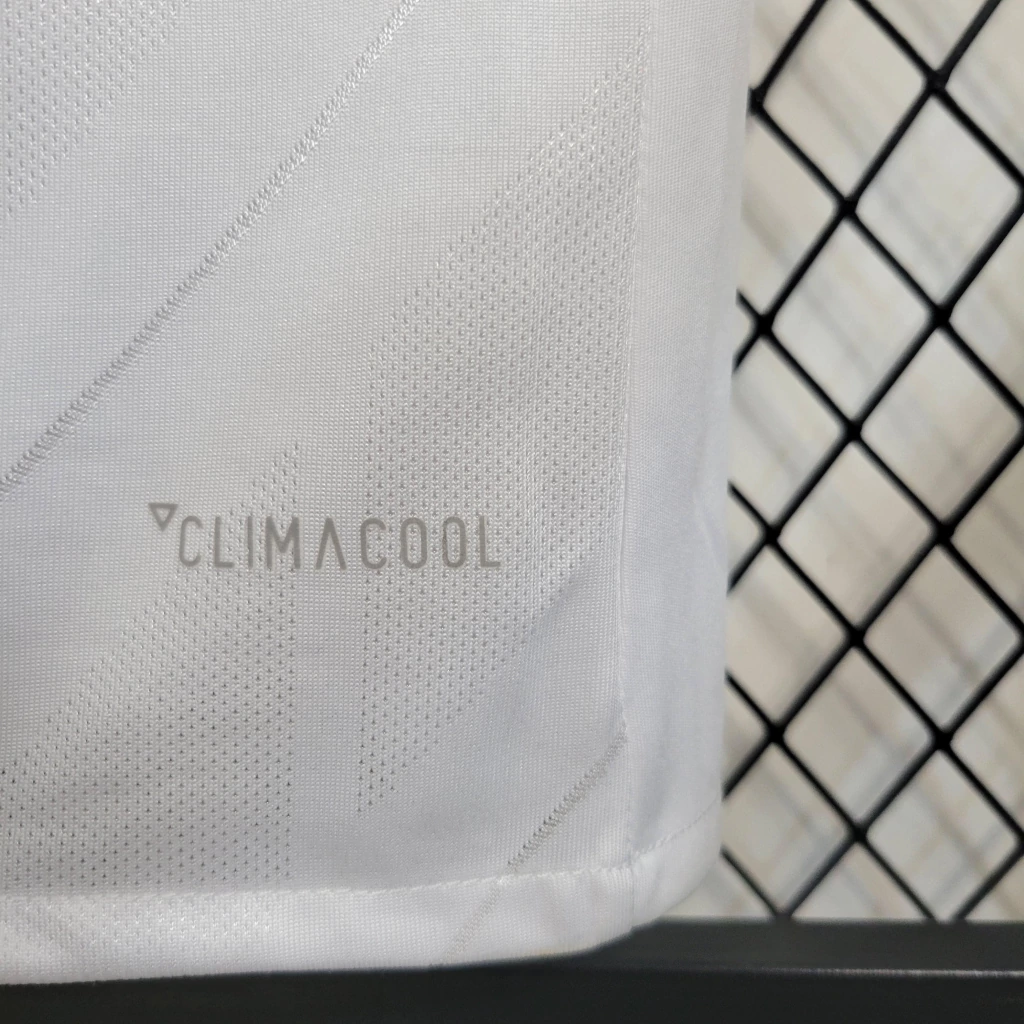 Camisa do Real Madrid Retrô 2017-2018 Camisa do Real Madrid Retrô 2017-2018