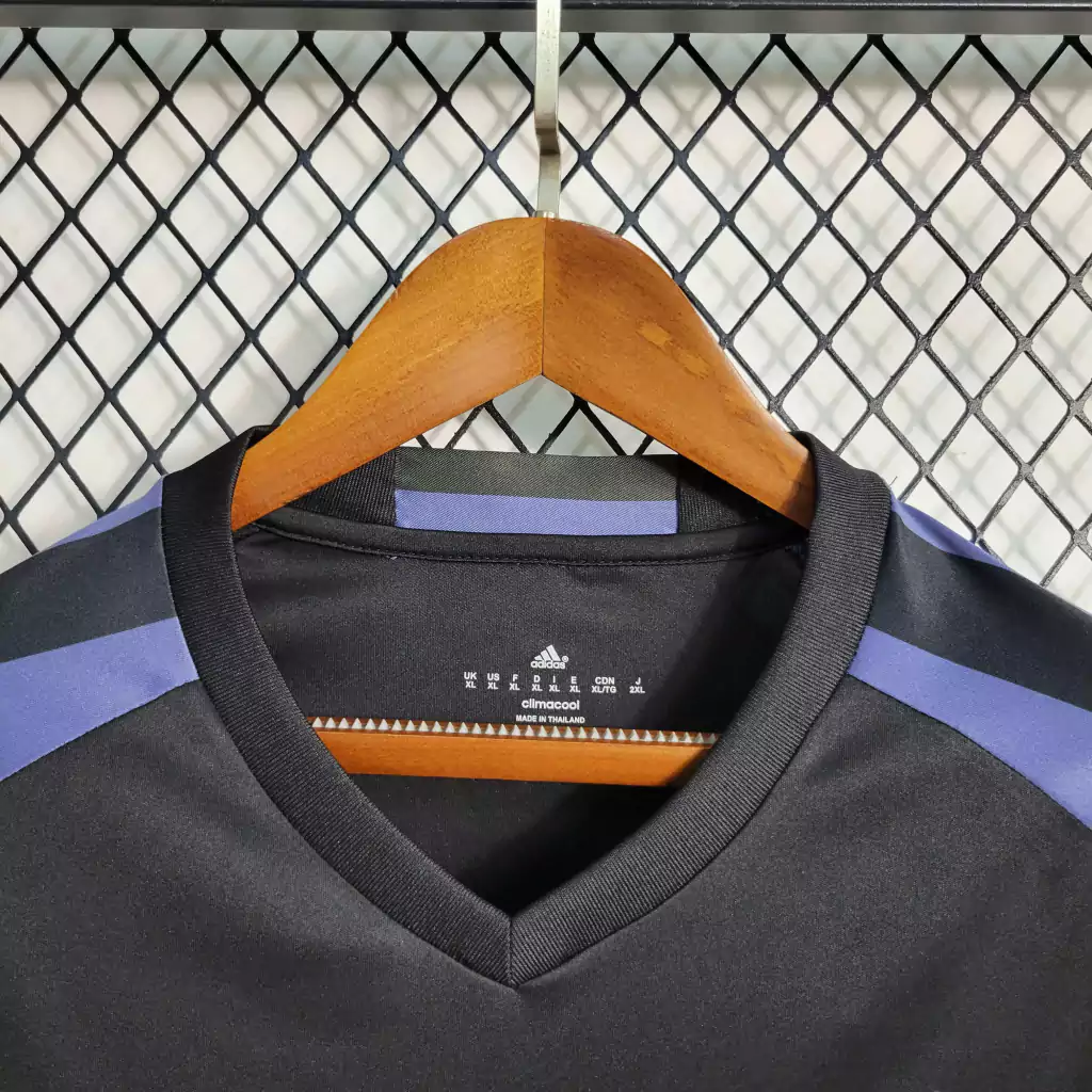 Camisa do Real Madrid Retrô 2016-2017 Camisa do Real Madrid Retrô 2016-2017
