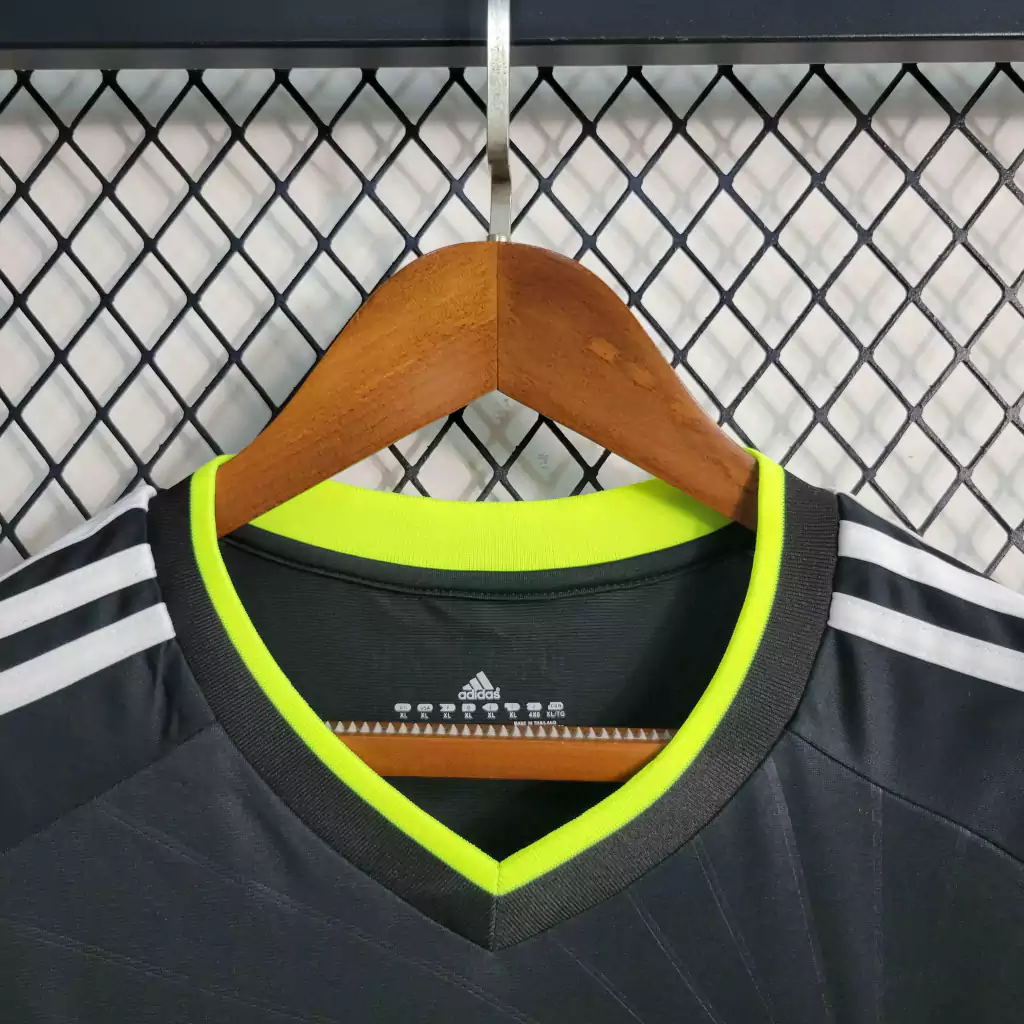 Camisa do Real Madrid Retrô Manga Longa 2010-2011 Camisa do Real Madrid Retrô Manga Longa 2010-2011