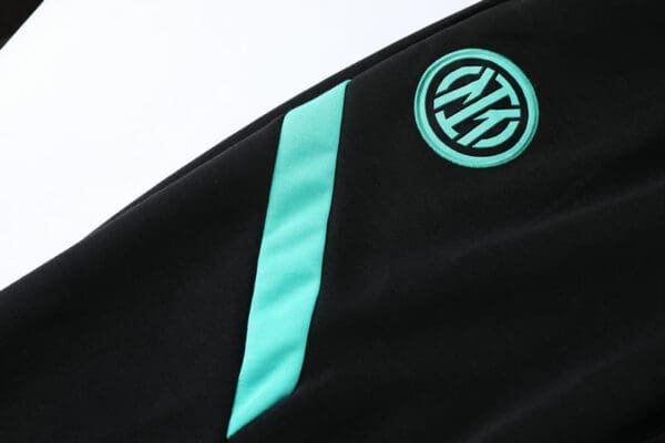 Conjunto Casaco e Calça do Inter de Milão 2022-2023