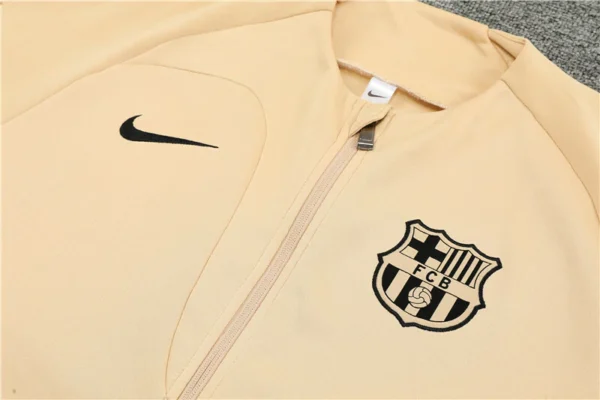 Conjunto Casaco e Calça do Barcelona 2022-2023