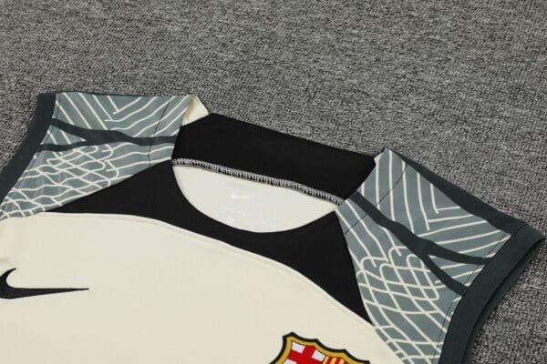 Conjunto Camisa e Short do Barcelona 2023-2024