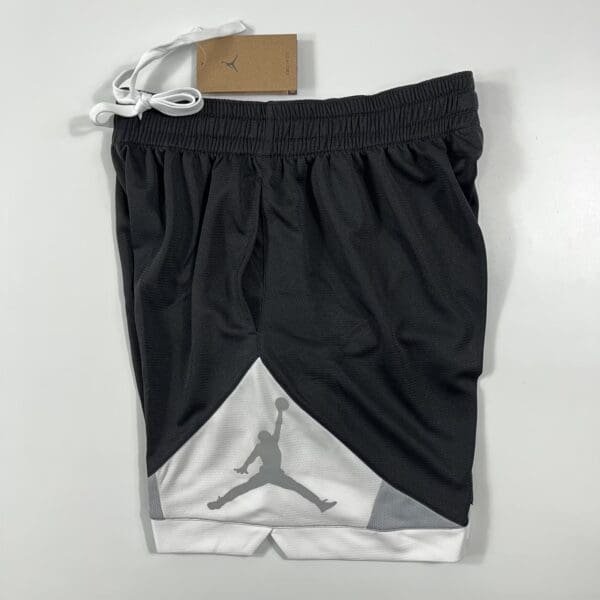 Bermudas Jordan Branca e Preta Dri-Fit