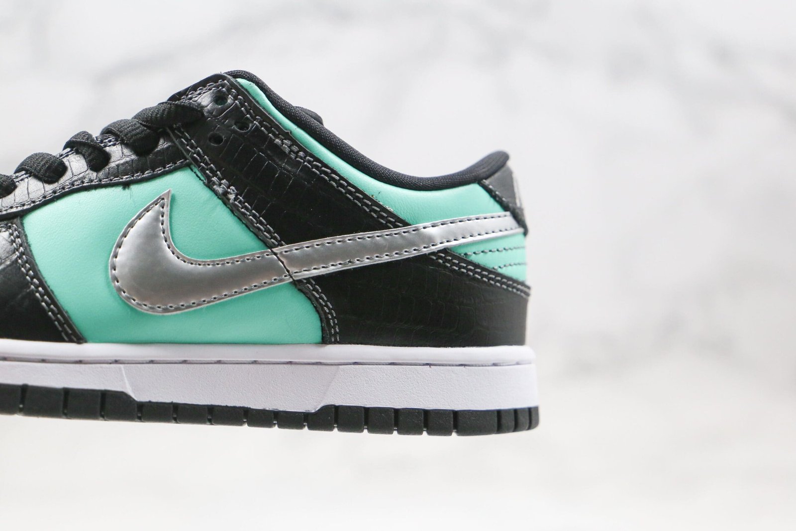 Nike SB Dunk Low Diamond Supply Co. Aqua Blue Nike SB Dunk Low Diamond Supply Co. Aqua Blue