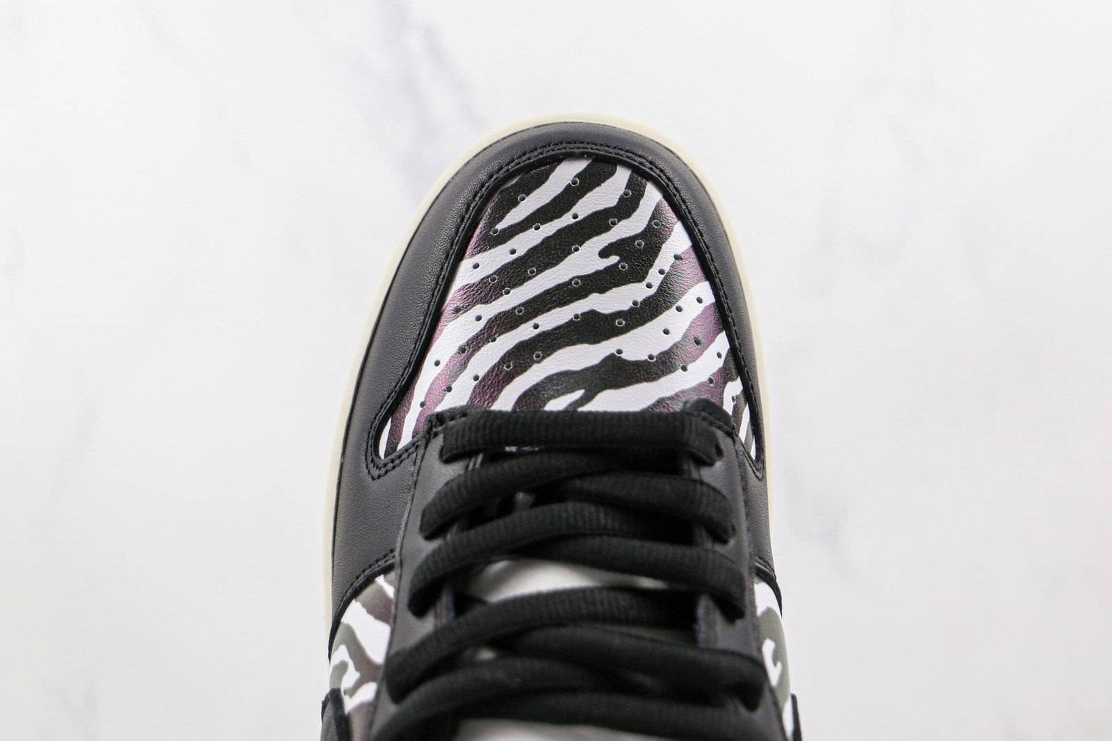 Nike SB Dunk Low Quartersnacks Zebra Nike SB Dunk Low Quartersnacks Zebra