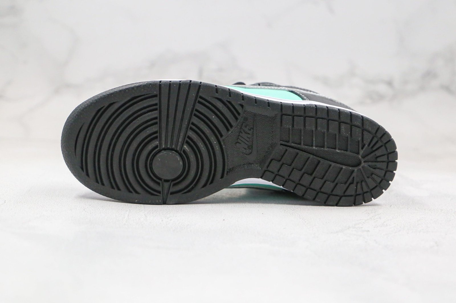 Nike SB Dunk Low Diamond Supply Co. Aqua Blue Nike SB Dunk Low Diamond Supply Co. Aqua Blue