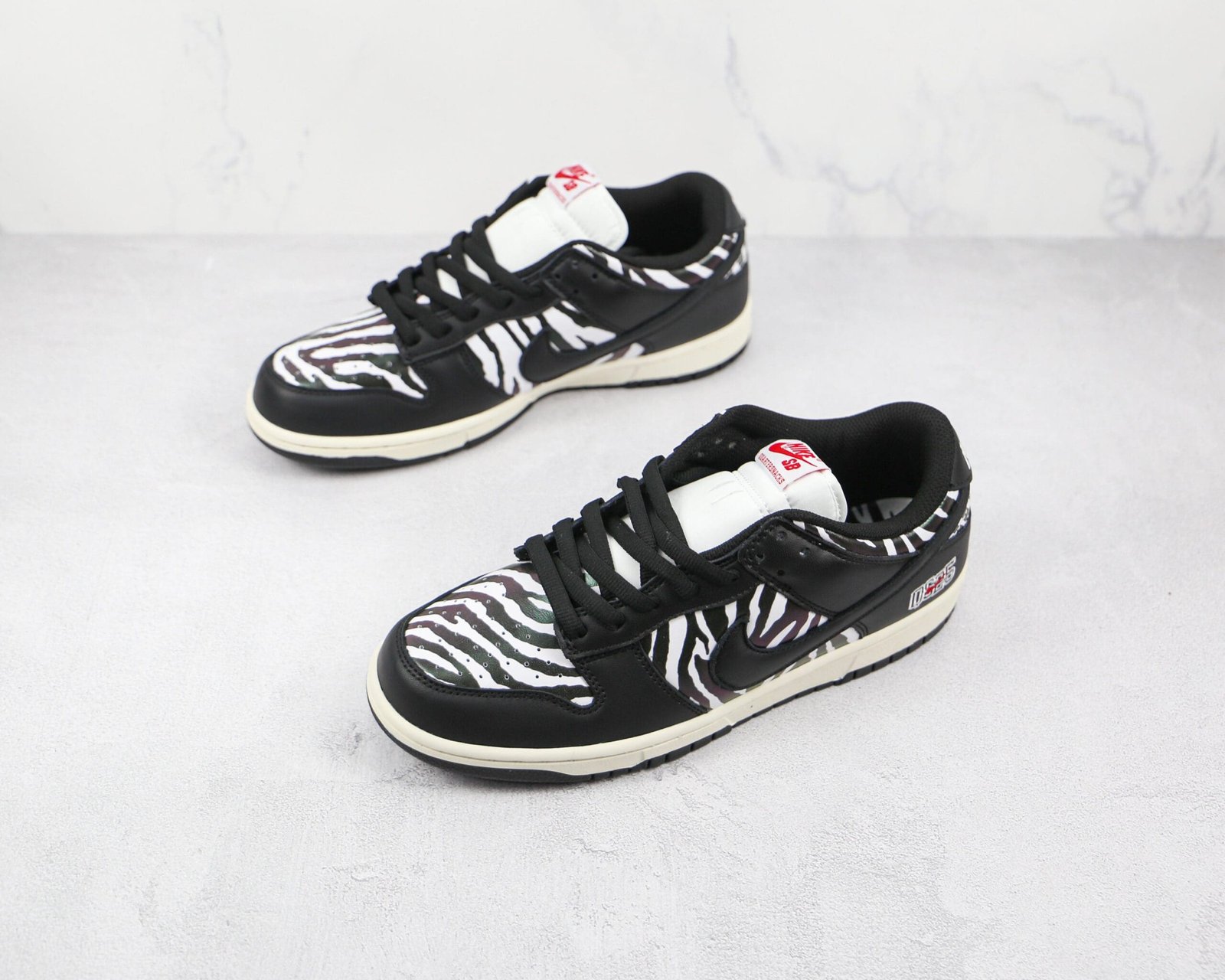 Nike SB Dunk Low Quartersnacks Zebra Nike SB Dunk Low Quartersnacks Zebra