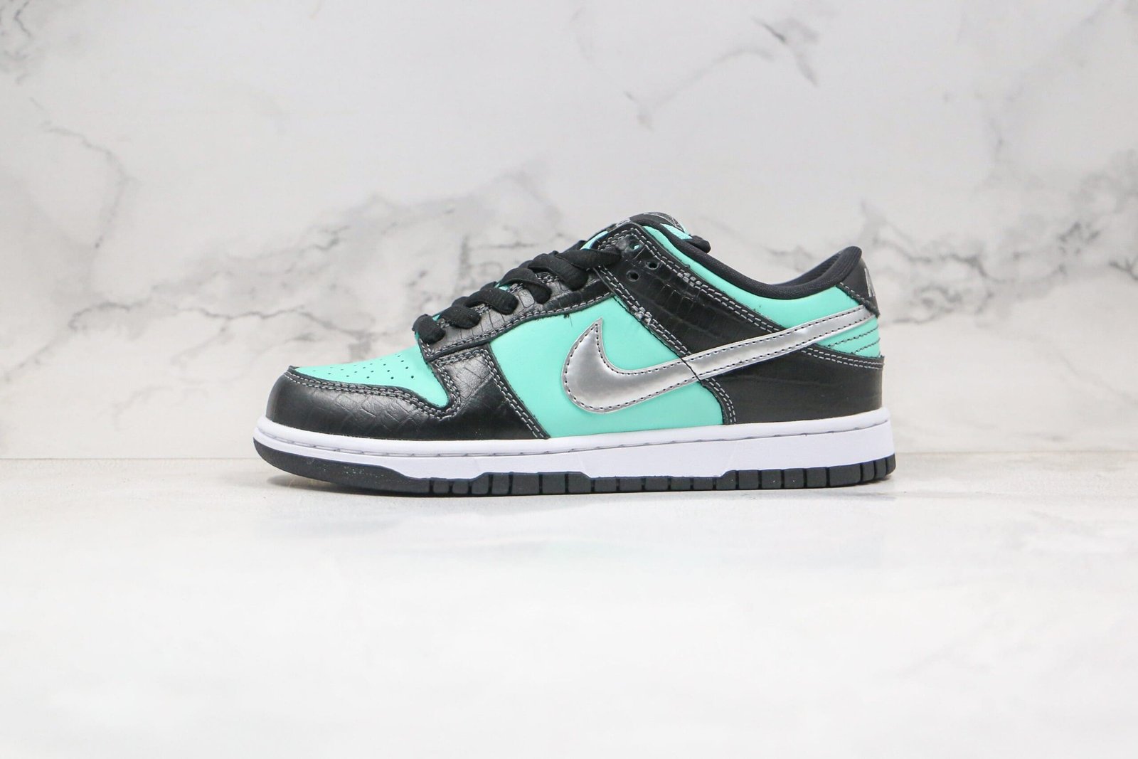 Nike SB Dunk Low Diamond Supply Co. Aqua Blue Nike SB Dunk Low Diamond Supply Co. Aqua Blue