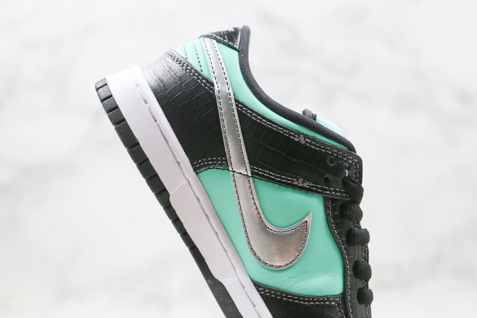 Nike SB Dunk Low Diamond Supply Co. Aqua Blue Nike SB Dunk Low Diamond Supply Co. Aqua Blue