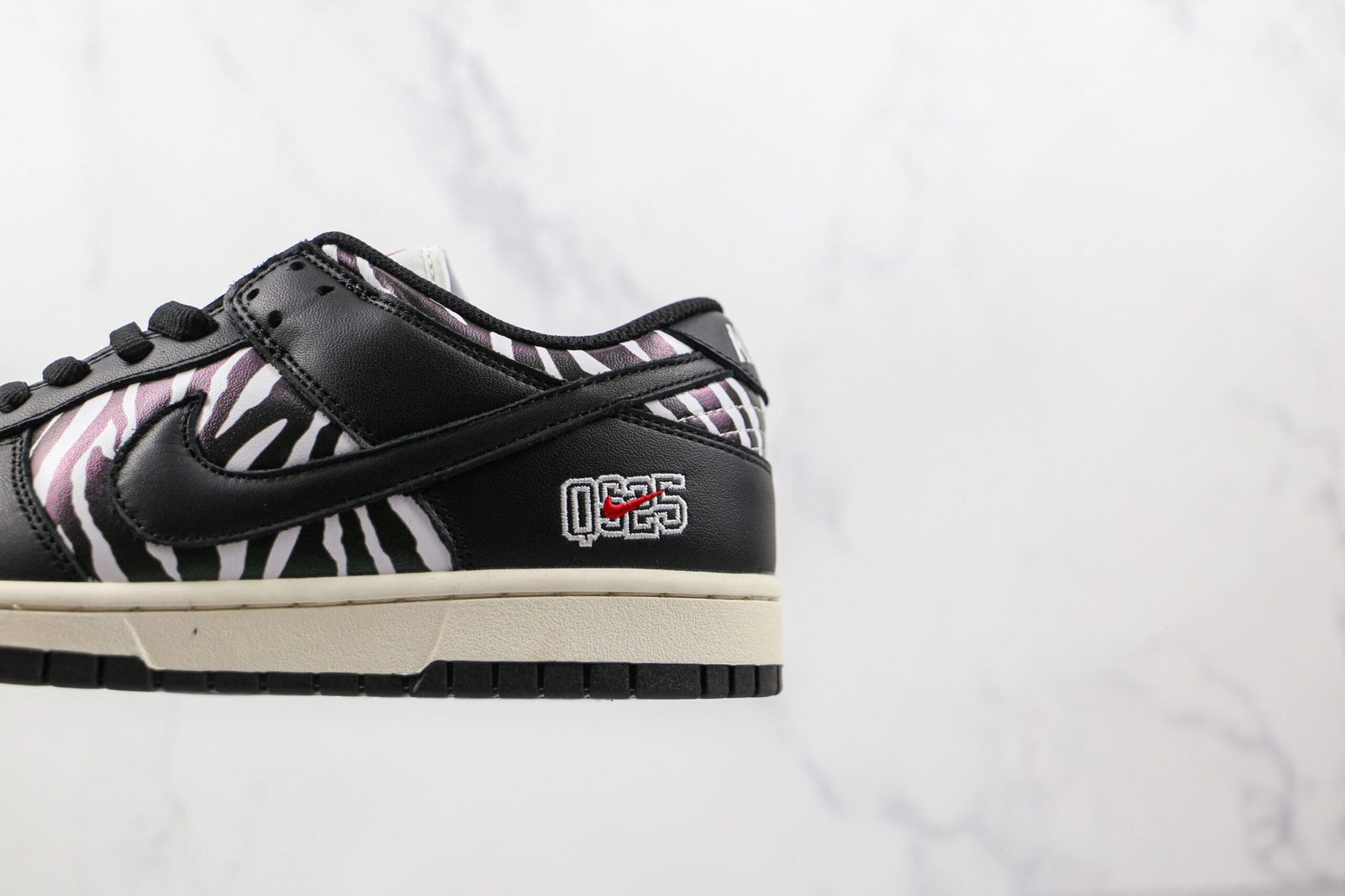 Nike SB Dunk Low Quartersnacks Zebra Nike SB Dunk Low Quartersnacks Zebra
