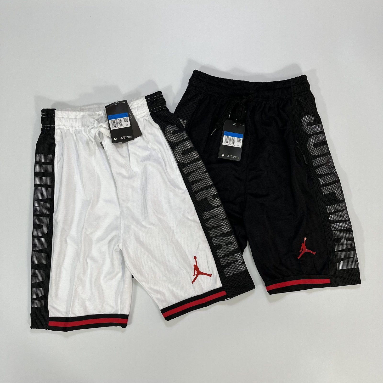 Bermudas do Jordan Branca e Preta Bermudas do Jordan Branca e Preta