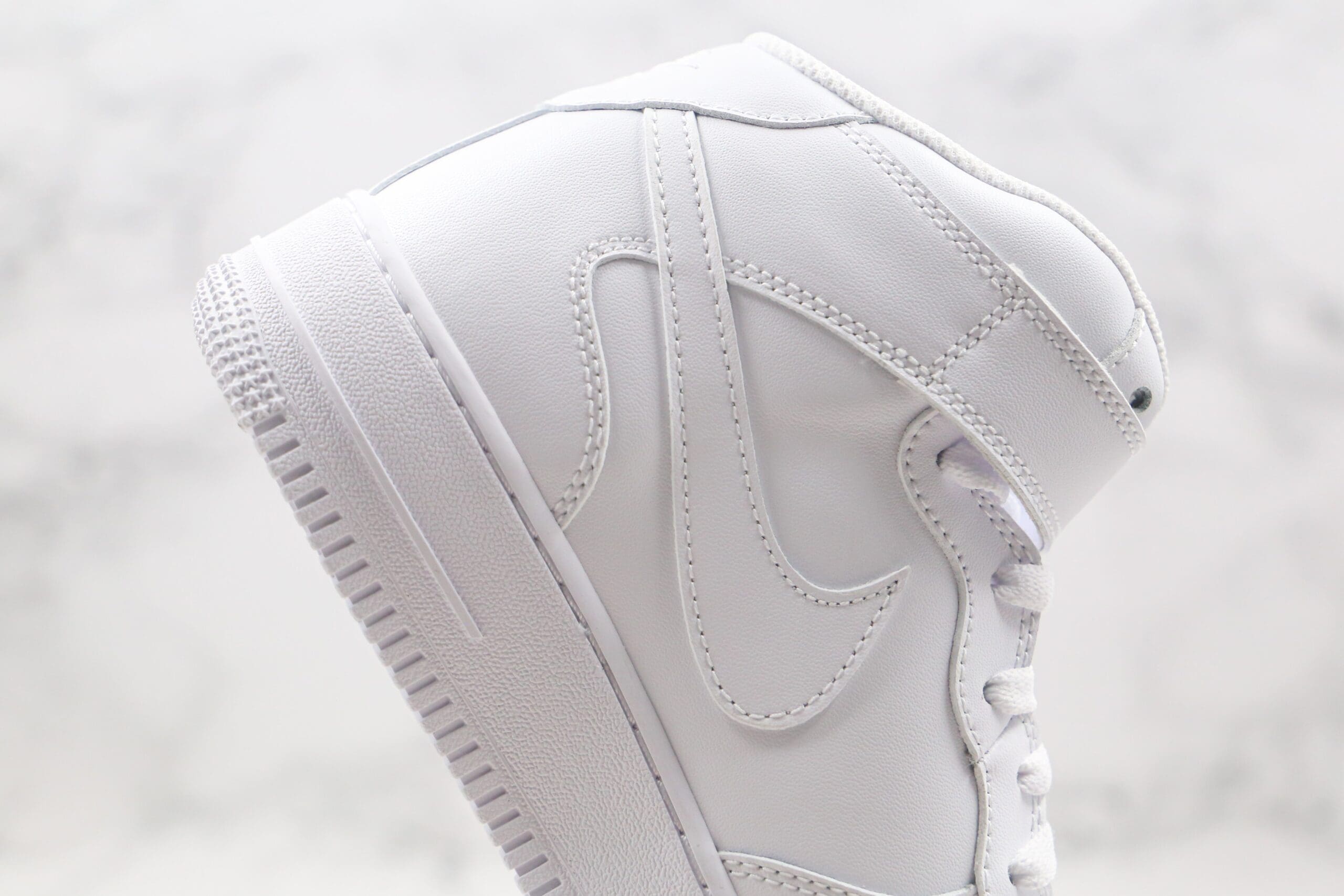 Nike Air Force 1 Mid White ‘07 Nike Air Force 1 Mid White ‘07