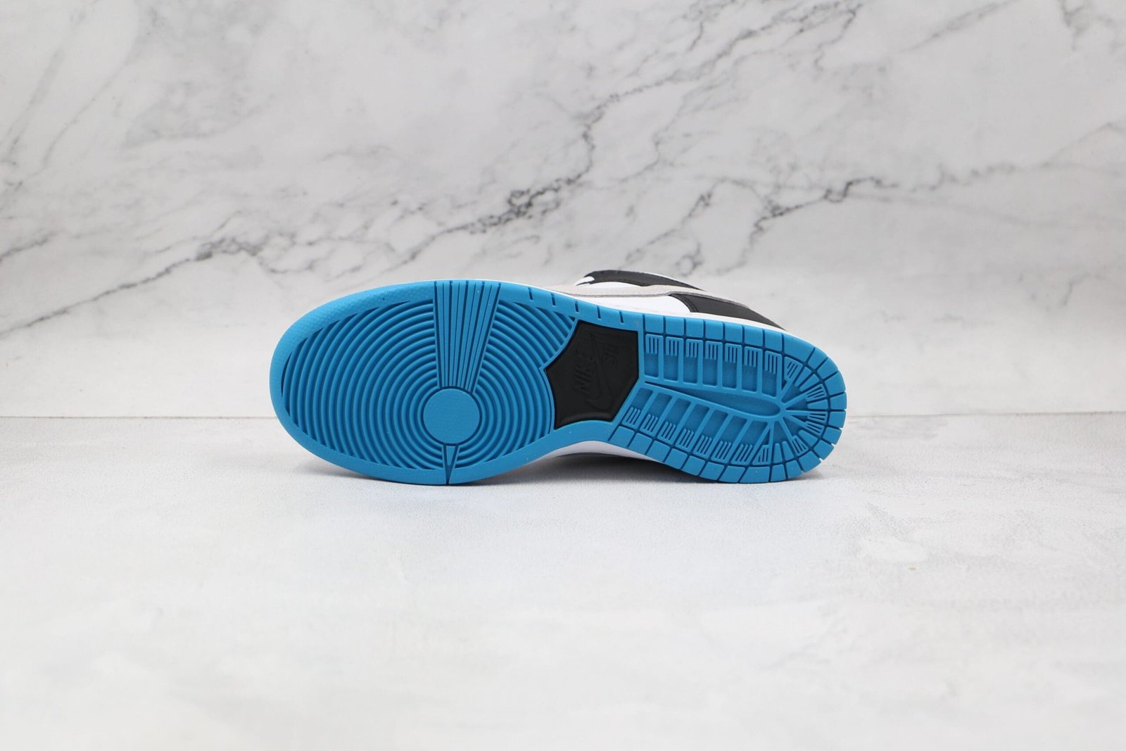 Nike SB Dunk Low Laser Blue Nike SB Dunk Low Laser Blue