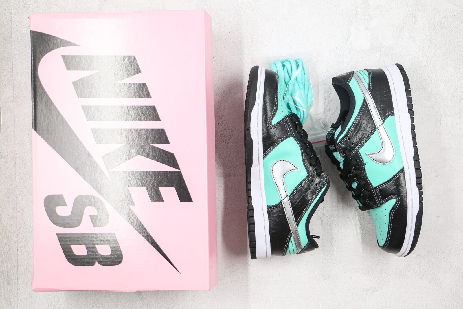Nike SB Dunk Low Diamond Supply Co. Aqua Blue Nike SB Dunk Low Diamond Supply Co. Aqua Blue