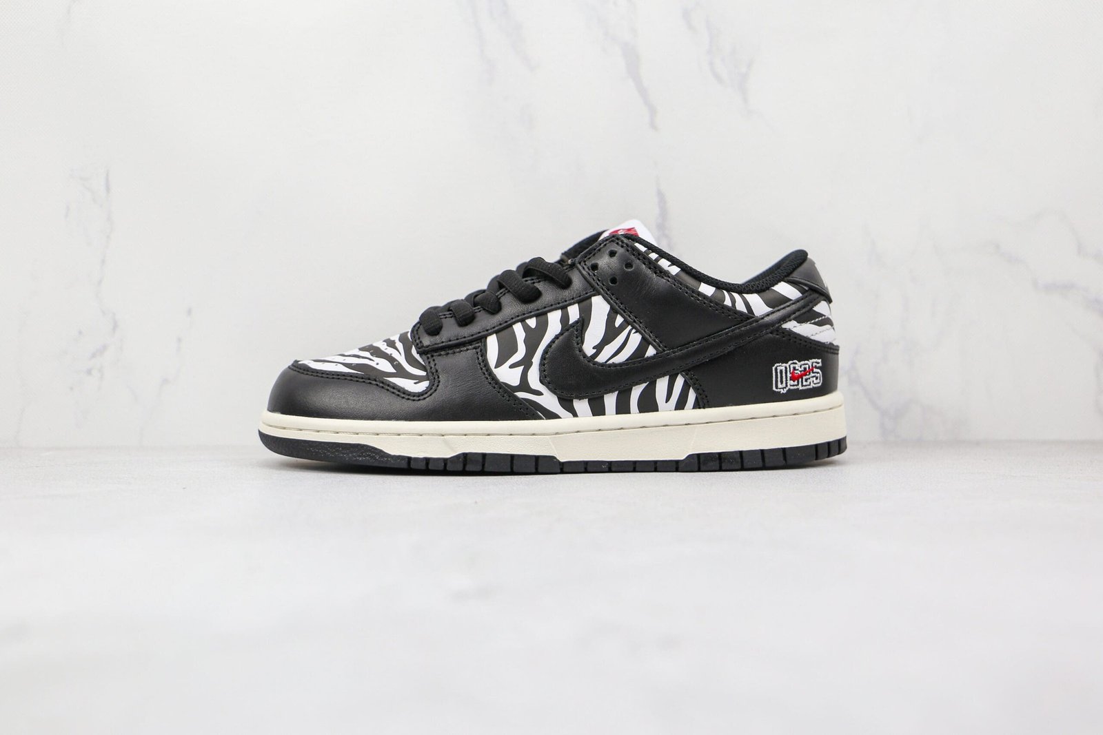 Nike SB Dunk Low Quartersnacks Zebra Nike SB Dunk Low Quartersnacks Zebra