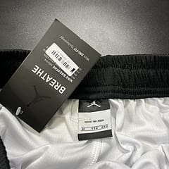 Bermudas Jordan Branca e Preta Masculina Dri-Fit Bermudas Jordan Branca e Preta Masculina Dri-Fit