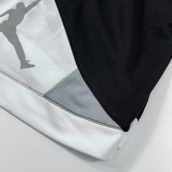 Bermudas Jordan Branca e Preta Dri-Fit