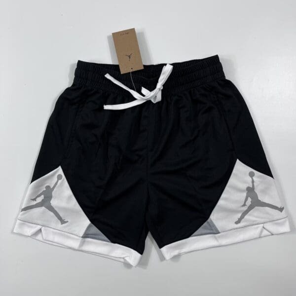 Bermudas Jordan Branca e Preta Dri-Fit
