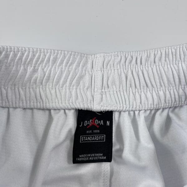 Bermudas Jordan Branca e Preta Dri-Fit