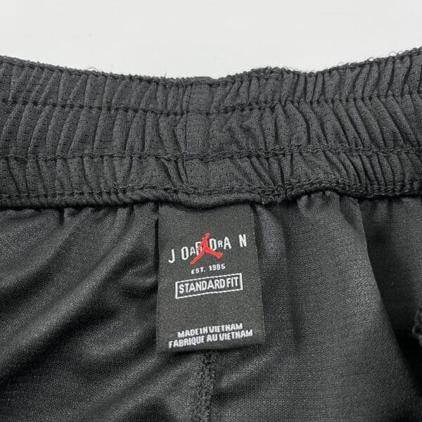 Bermudas Jordan Branca e Preta Dri-Fit