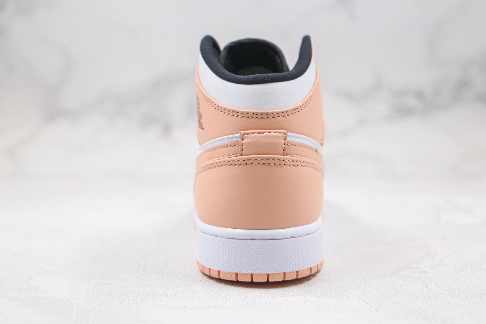 Jordan 1 Mid Arctic Orange Black Toe (GS) Jordan 1 Mid Arctic Orange Black Toe (GS)