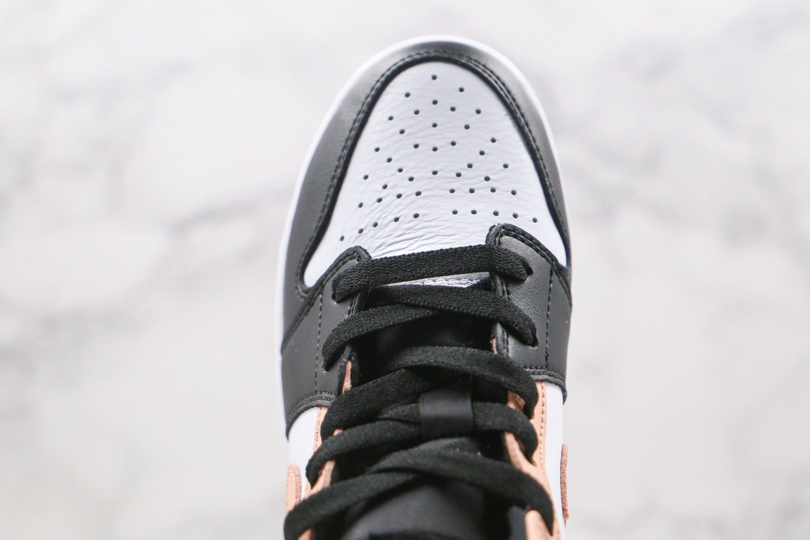 Jordan 1 Mid Arctic Orange Black Toe (GS) Jordan 1 Mid Arctic Orange Black Toe (GS)