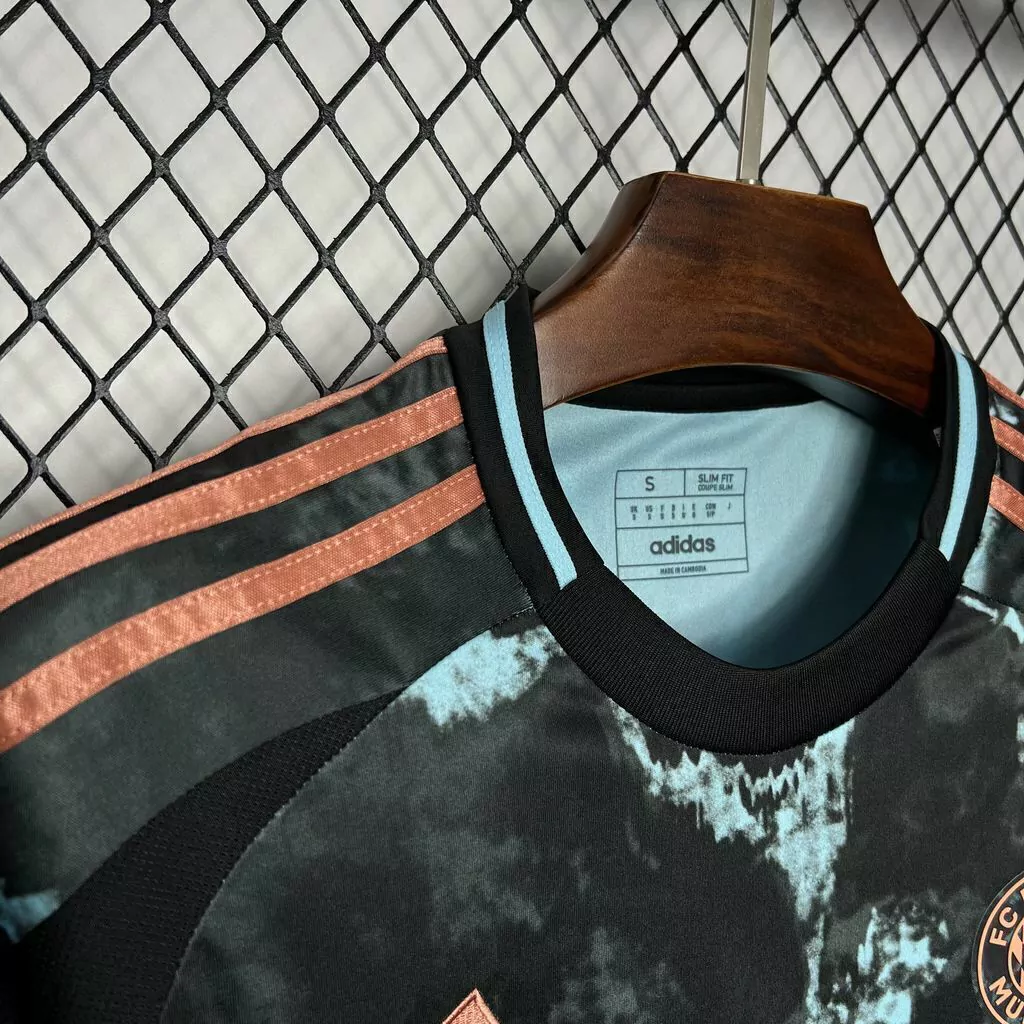 Camisa do Bayern de Munique II 2024-2025 Camisa do Bayern de Munique II 2024-2025