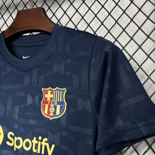 Kit de Uniforme Infantil do Barcelona Pré-Jogo 2024-2025