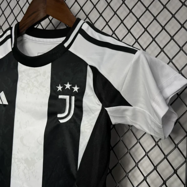 Kit de Uniforme Infantil do Juventus I 2024-2025