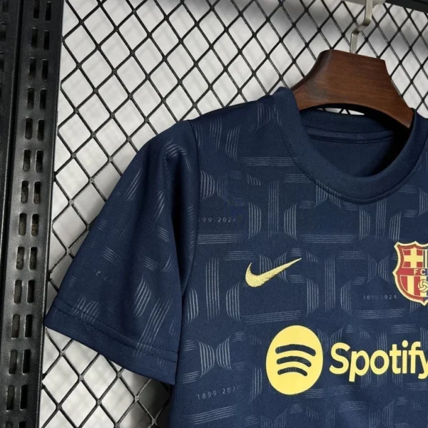Kit de Uniforme Infantil do Barcelona Pré-Jogo 2024-2025