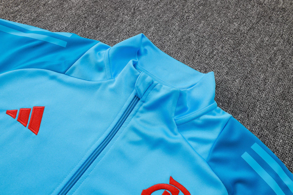 Conjunto Casaco e Calça Azul Claro do Flamengo 2025-2026 Conjunto Casaco e Calça Azul Claro do Flamengo 2025-2026